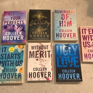 7 PACK OF COLLEEN HOOVER (all in brand-new condition)